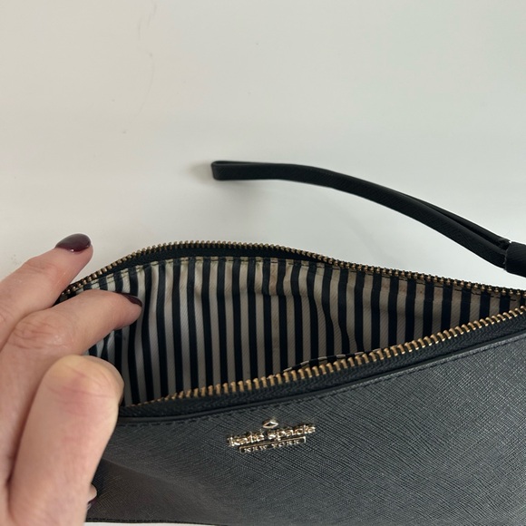 Kate Spade wristlet - Picture 2 of 7